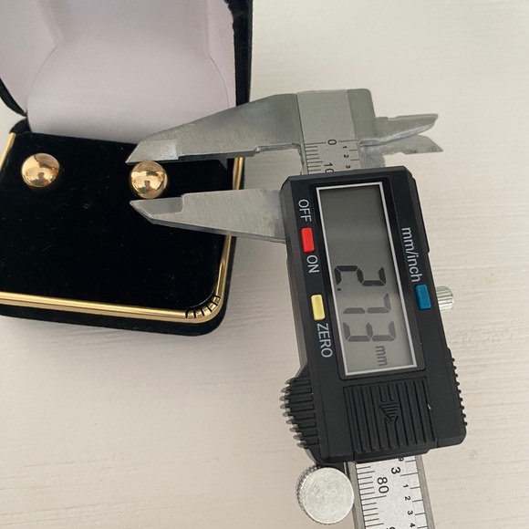 Large 14KT YELLOW GOLD 2.73 MM BALL STUD EARRINGS .9 GRAMS - Picture 11 of 11